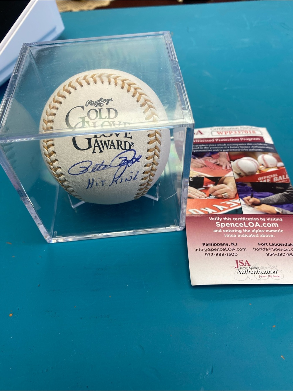 Signed Pete Rose Hit King White/Tan Gold Glove Award Autographed Baseball